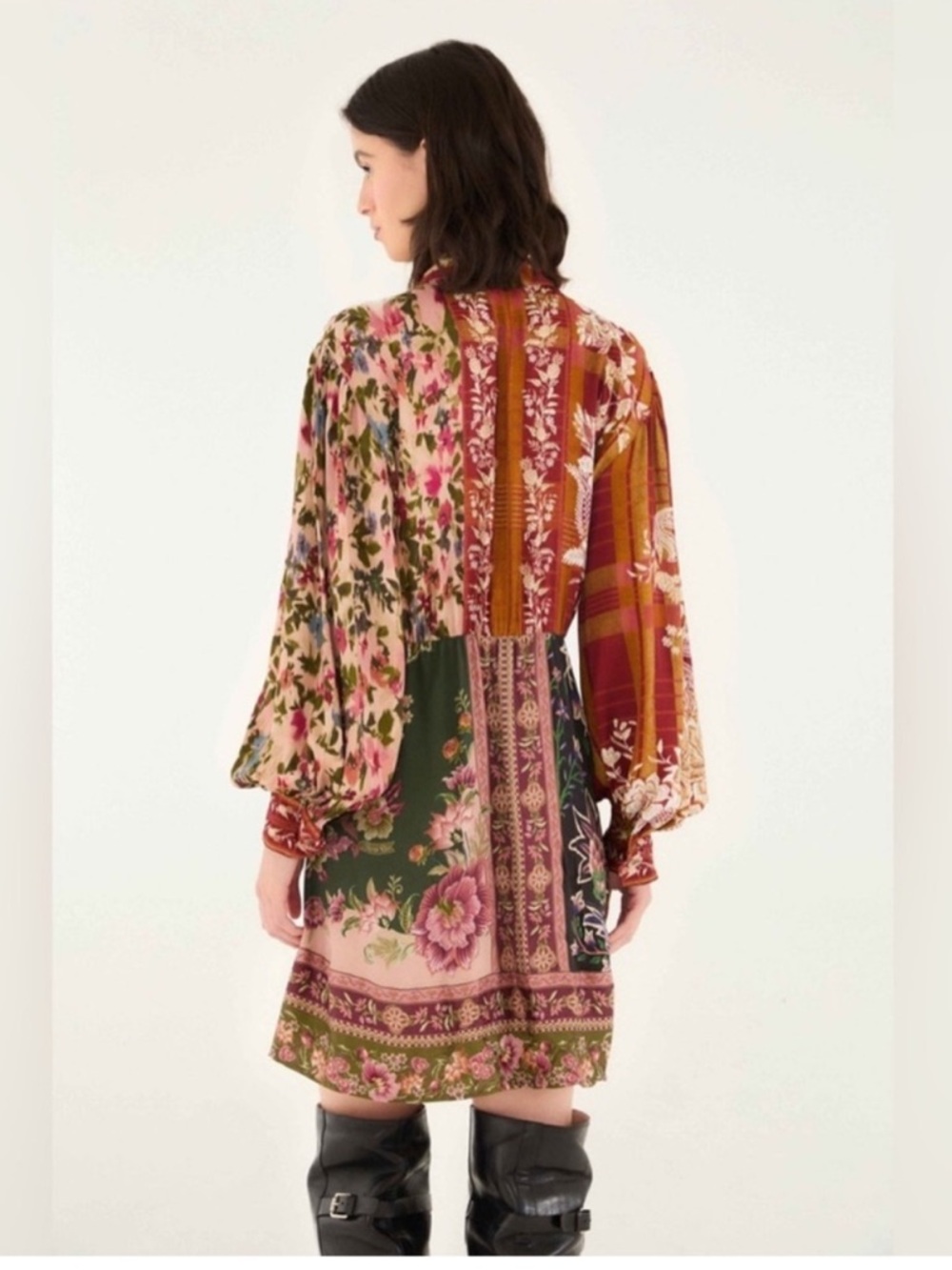 Mixed Winter Garden
Lenzing Viscose Mini Dress by farm Rio DT - Picture 6 of 15